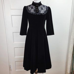 Rumies | NWT Elegant Gothic Romantic Victorian Velvet Dress Size US 6